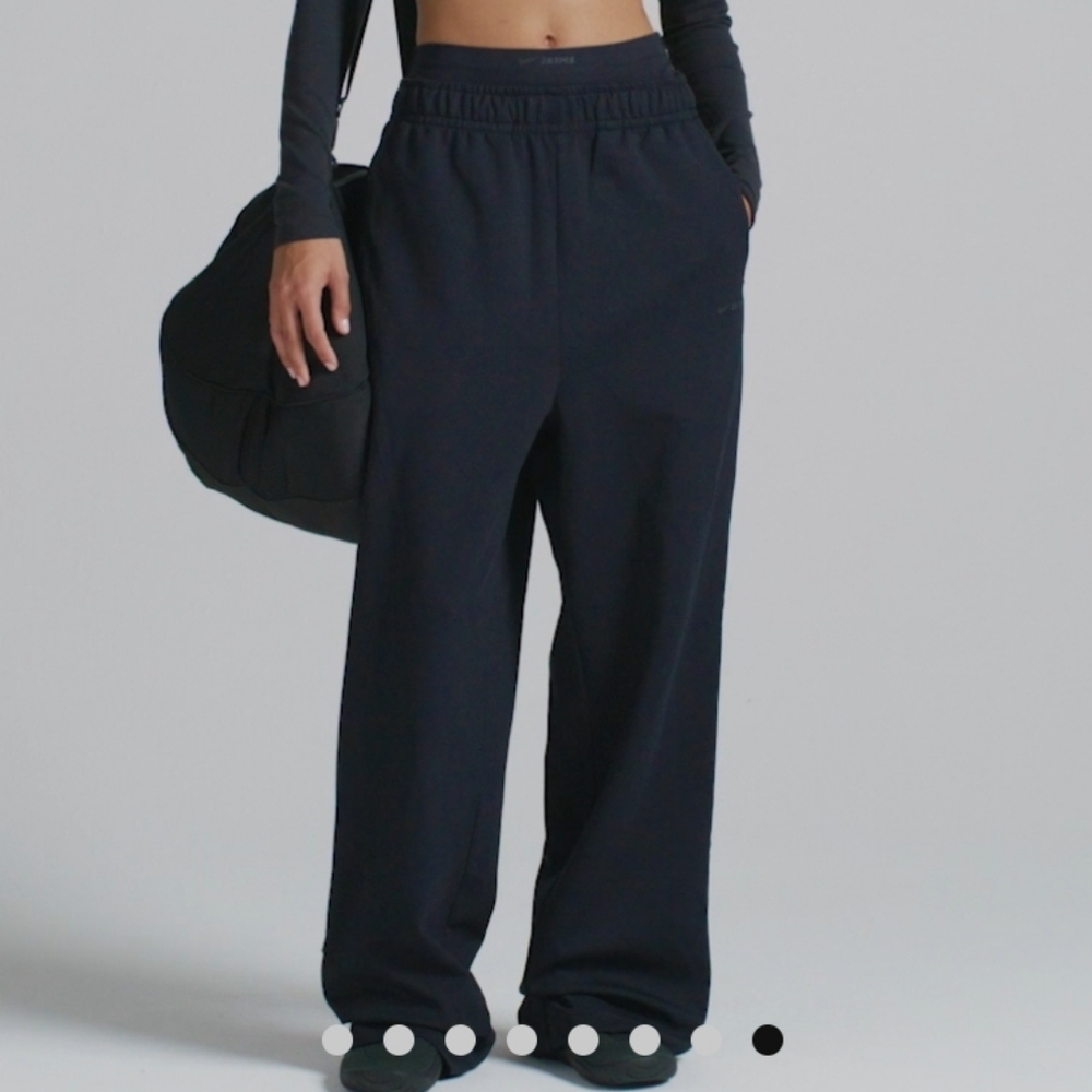 Effortless Wide-Leg Pants — Black
